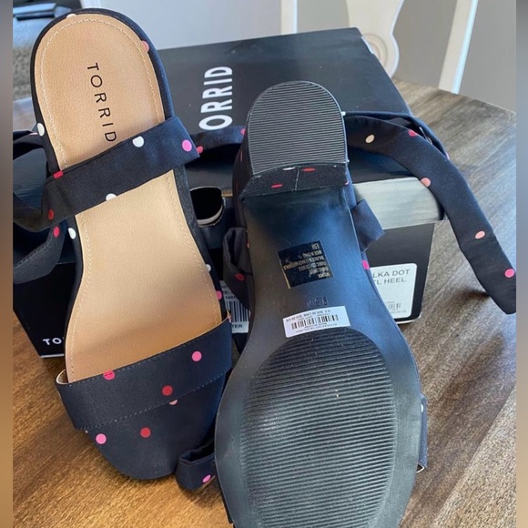 Adorable Polka Dot Heels - Picture 3 of 4